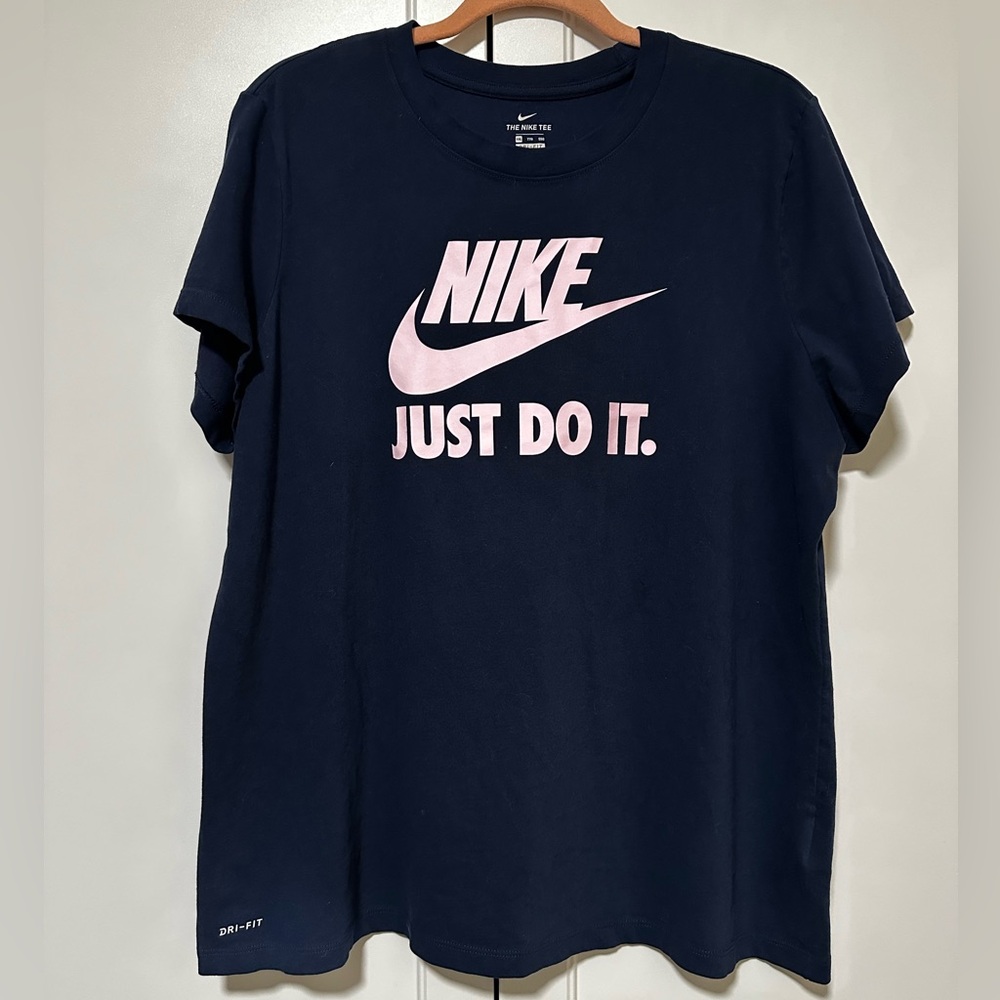 Nike Futura Dri-Fit Crewneck Tee. Navy Blue Tee with Light Pink Logo XXL